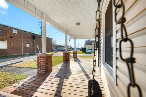 Exterior - 518 17th St, Corbin, KY 40701 photo 2 of 8