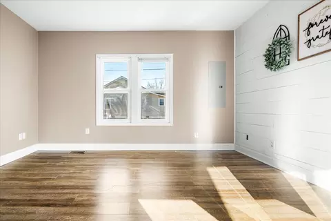 Living - 518 17th St, Corbin, KY 40701 photo 4 of 4