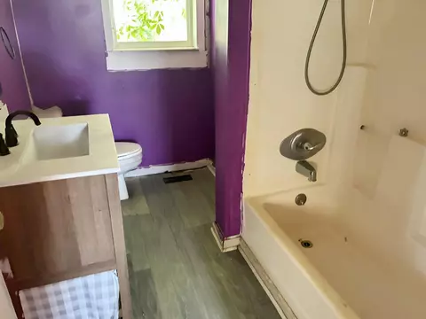 Bath - 400 Flint Rd, Waco, KY 40385 photo 1 of 1