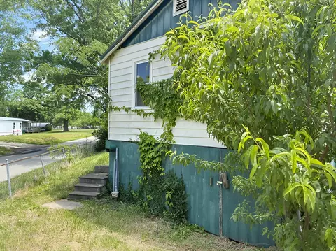 Exterior - 400 Flint Rd, Waco, KY 40385 photo 3 of 5