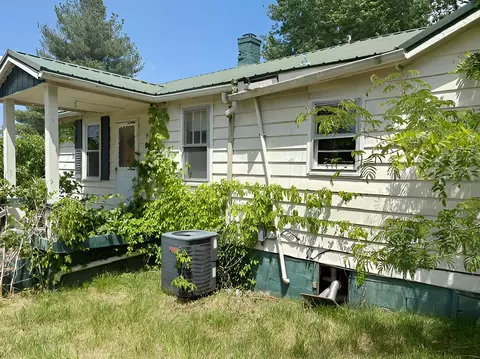 Exterior - 400 Flint Rd, Waco, KY 40385 photo 2 of 5