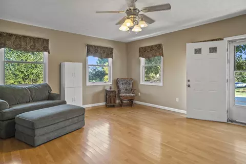 Living - 51 Faubush Rd, Nancy, KY 42544 photo 5 of 7