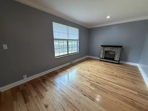 Living - 1107 Circle Dr, Corbin, KY 40701 photo 3 of 3