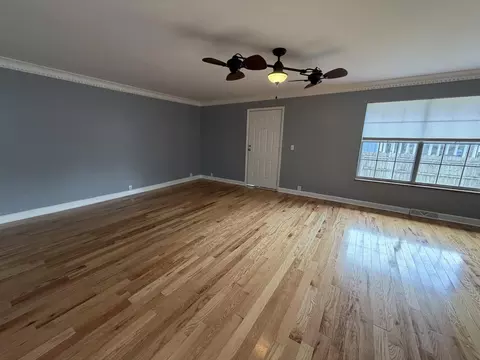 Living - 1107 Circle Dr, Corbin, KY 40701 photo 2 of 3