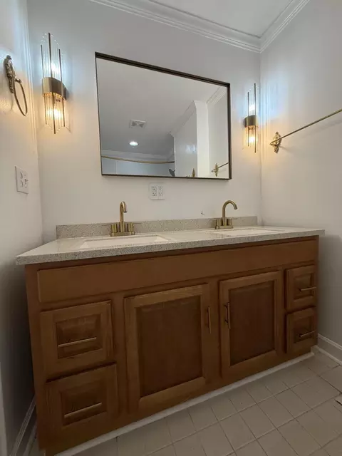 Bath - 1107 Circle Dr, Corbin, KY 40701 photo 6 of 6