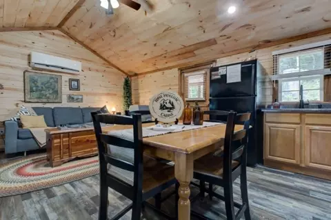 Dining - 3485 Pilot Rd, Stanton, KY 40380 photo 2 of 5
