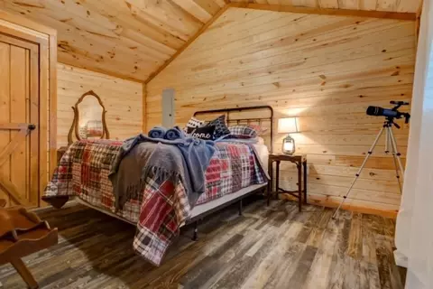 Bedroom - 3485 Pilot Rd, Stanton, KY 40380 photo 1 of 2