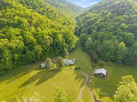 1775 Kingdom Come Creek Rd, Whitesburg, KY 41858