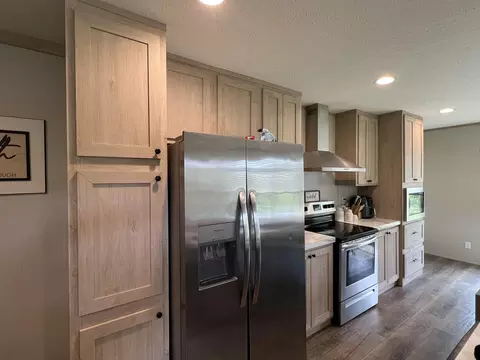 Kitchen - 31 Dean Ln, Gray, KY 40734 photo 3 of 3