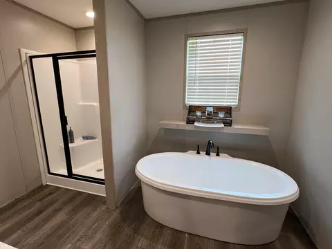 Bath - 31 Dean Ln, Gray, KY 40734 photo 2 of 3
