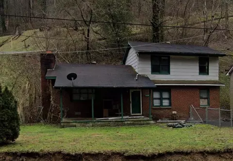19905 Grapevine Rd, Phyllis, KY 41554 photo 2
