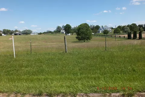 8 Fords Mill Rd, Versailles, KY 40383