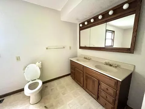 Bath - 241 Brown Ct, Bledsoe, KY 40810 photo 3 of 4