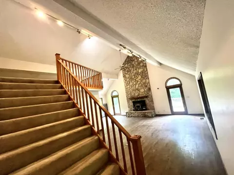 Living - 241 Brown Ct, Bledsoe, KY 40810 photo 2 of 9