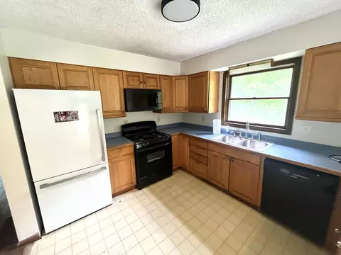 Kitchen - 241 Brown Ct, Bledsoe, KY 40810 photo 2 of 2