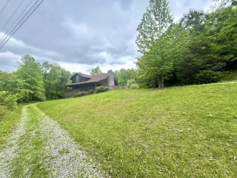 Exterior - 241 Brown Ct, Bledsoe, KY 40810 photo 5 of 15
