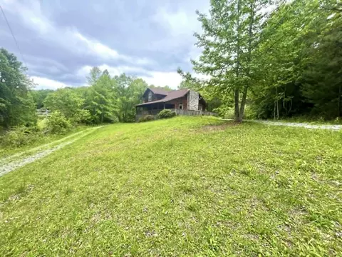 Exterior - 241 Brown Ct, Bledsoe, KY 40810 photo 2 of 15
