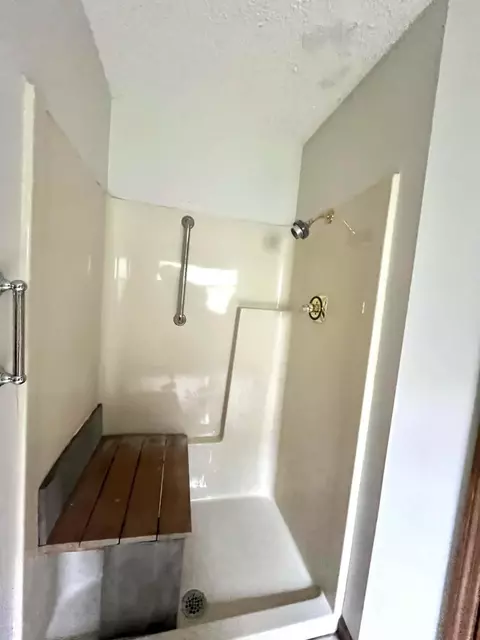 Bath - 241 Brown Ct, Bledsoe, KY 40810 photo 2 of 4