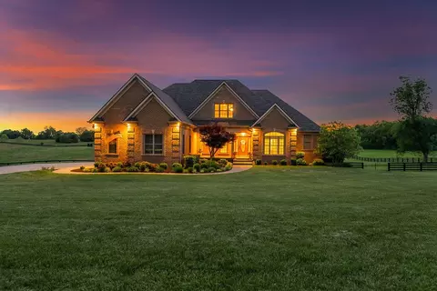 108 Stirling Ln, Versailles, KY 40383