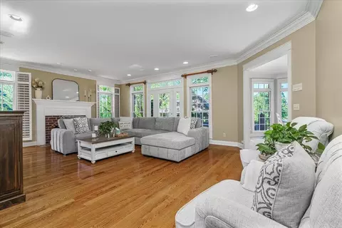 Living - 602 Cecil Wyatt Rd, Corbin, KY 40701 photo 1 of 2