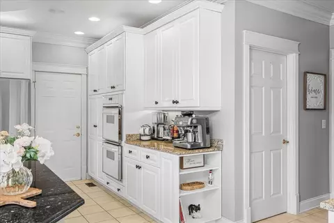 Kitchen - 602 Cecil Wyatt Rd, Corbin, KY 40701 photo 6 of 7