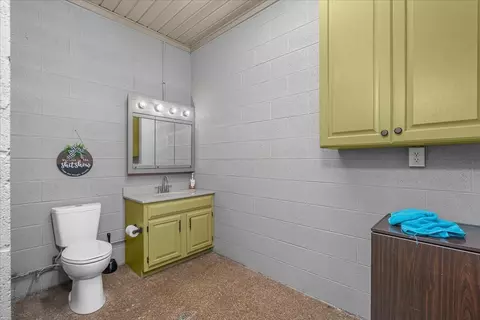 Bath - 602 Cecil Wyatt Rd, Corbin, KY 40701 photo 8 of 8
