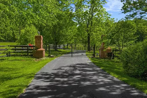 Exterior - 602 Cecil Wyatt Rd, Corbin, KY 40701 photo 34 of 35