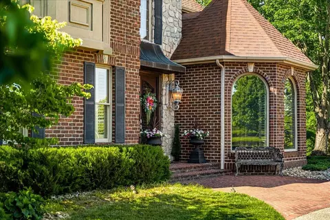 Exterior - 602 Cecil Wyatt Rd, Corbin, KY 40701 photo 2 of 35