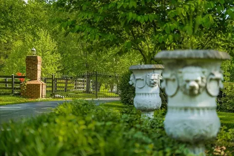 Exterior - 602 Cecil Wyatt Rd, Corbin, KY 40701 photo 31 of 35