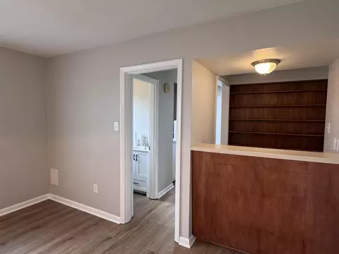 Living - 504 S Kentucky Ave, Corbin, KY 40701 photo 5 of 9