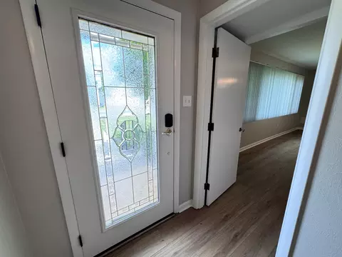 Entry Way - 504 S Kentucky Ave, Corbin, KY 40701 photo 3 of 6