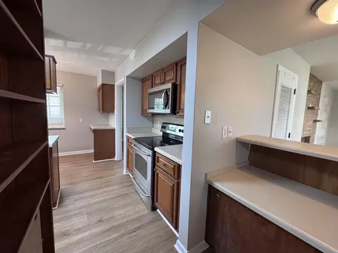 Kitchen - 504 S Kentucky Ave, Corbin, KY 40701 photo 2 of 10