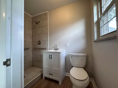 Bath - 504 S Kentucky Ave, Corbin, KY 40701 photo 5 of 6