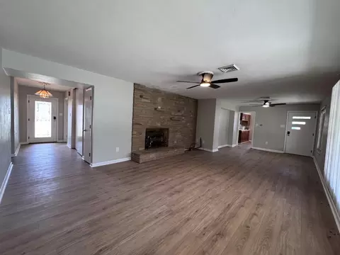 Living - 504 S Kentucky Ave, Corbin, KY 40701 photo 8 of 9