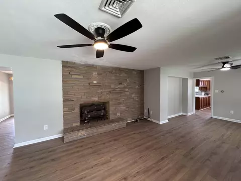 Living - 504 S Kentucky Ave, Corbin, KY 40701 photo 9 of 9