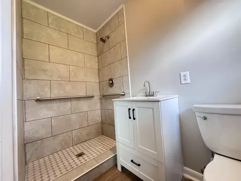 Bath - 504 S Kentucky Ave, Corbin, KY 40701 photo 6 of 6