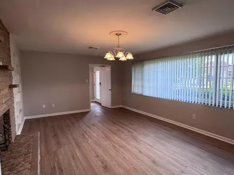 Living - 504 S Kentucky Ave, Corbin, KY 40701 photo 4 of 9