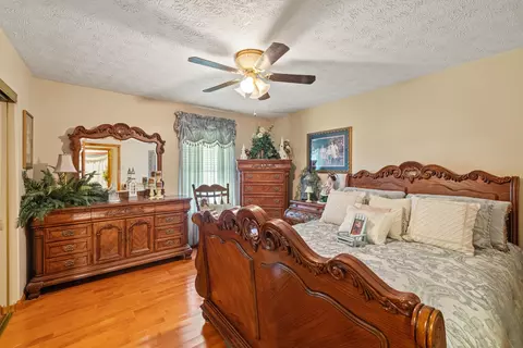 Bedroom - 340 Dean Rd, Mckee, KY 40447 photo 3 of 4