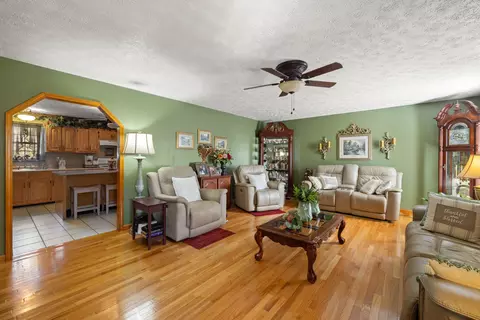 Living - 340 Dean Rd, Mckee, KY 40447 photo 1 of 1
