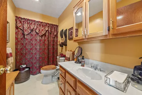 Bath - 340 Dean Rd, Mckee, KY 40447 photo 1 of 1