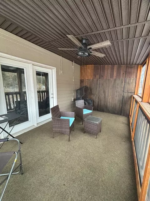 659 Clubhouse Dr, Prestonsburg, KY 41653