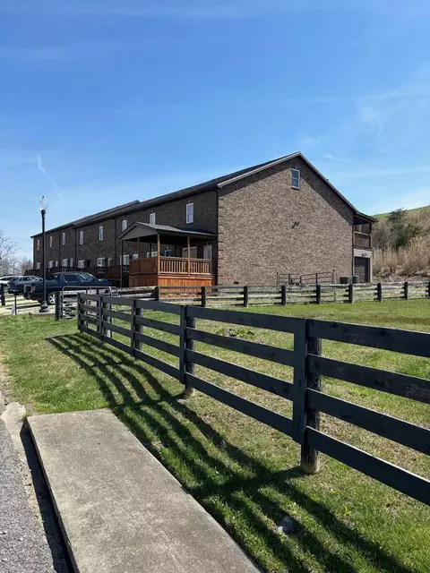 659 Clubhouse Dr, Prestonsburg, KY 41653