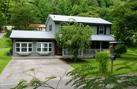 387 Left Penhook Rd, Harold, KY 41635