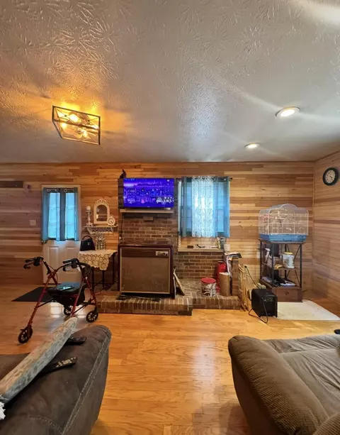 Living - 736 E Lakeshore Dr, Burnside, KY 42519 photo 3 of 3