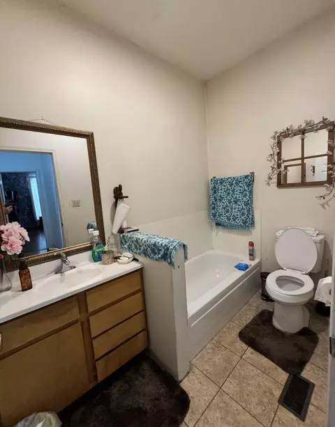 Bath - 736 E Lakeshore Dr, Burnside, KY 42519 photo 1 of 2