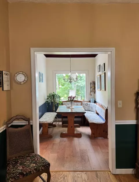 Dining - 736 E Lakeshore Dr, Burnside, KY 42519 photo 5 of 5