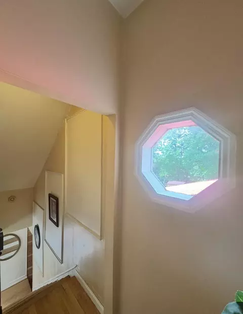 Entry Way - 736 E Lakeshore Dr, Burnside, KY 42519 photo 6 of 9