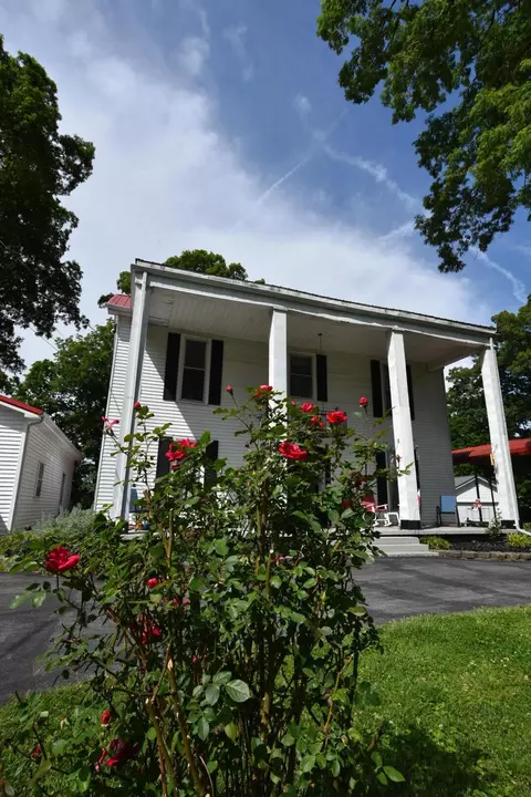 Exterior - 736 E Lakeshore Dr, Burnside, KY 42519 photo 3 of 13