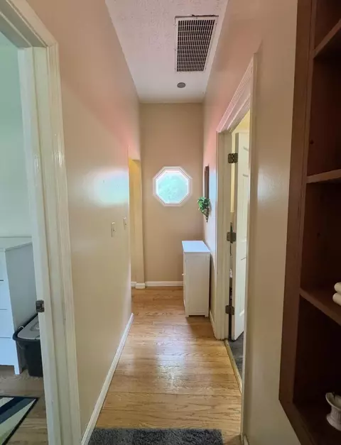 Entry Way - 736 E Lakeshore Dr, Burnside, KY 42519 photo 7 of 9