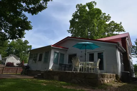 Exterior - 736 E Lakeshore Dr, Burnside, KY 42519 photo 4 of 13